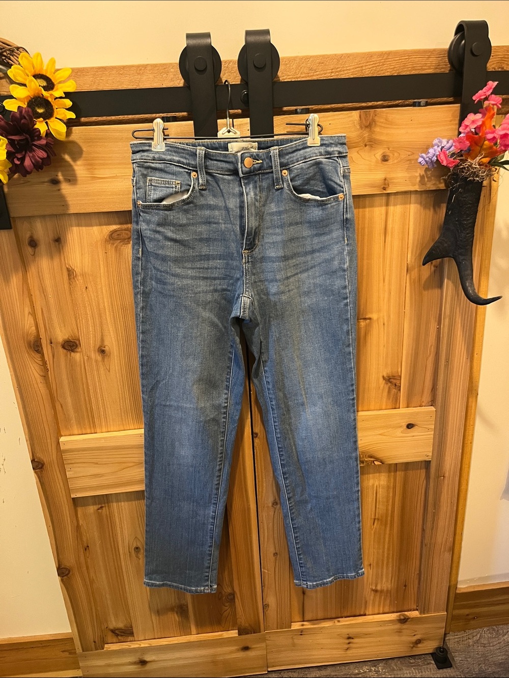 Universal Thread High Rise Straight Leg Jeans - Medium Blue